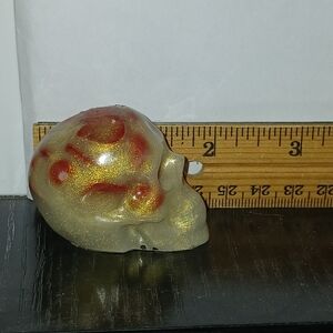 Off White With Red Agate Stone Skull Decor